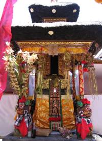 house temple is decorated for the inauguration (Pemangku Made Kulit)